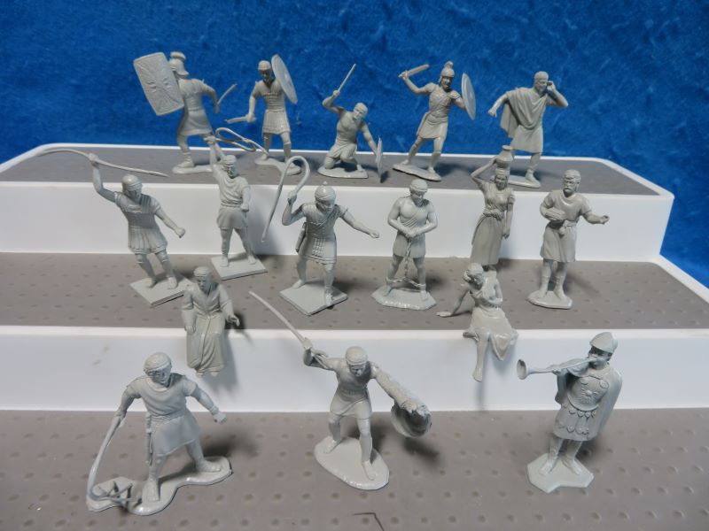 Marx vintage complete perfect set of 16 Ben Hur figures light gray, 54mm